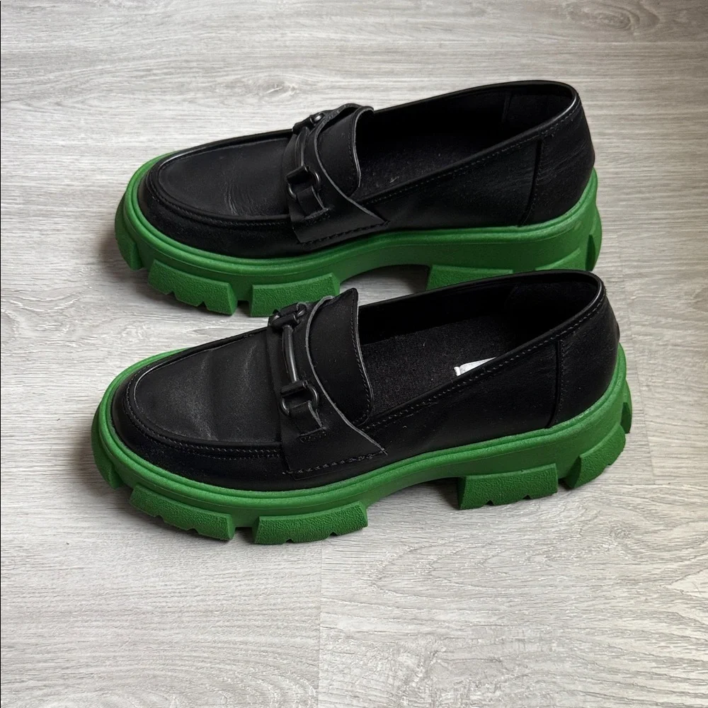 Steve Madden Black Leather Loafers with Green Lug Sole - Picture 4 of 4